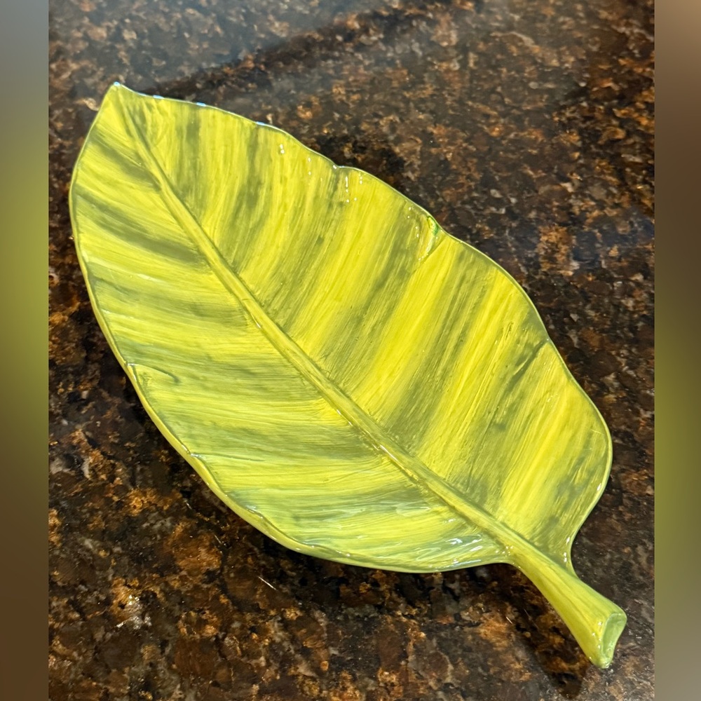 American Atelier Green Leaf Dish - Monkey Collection 5029